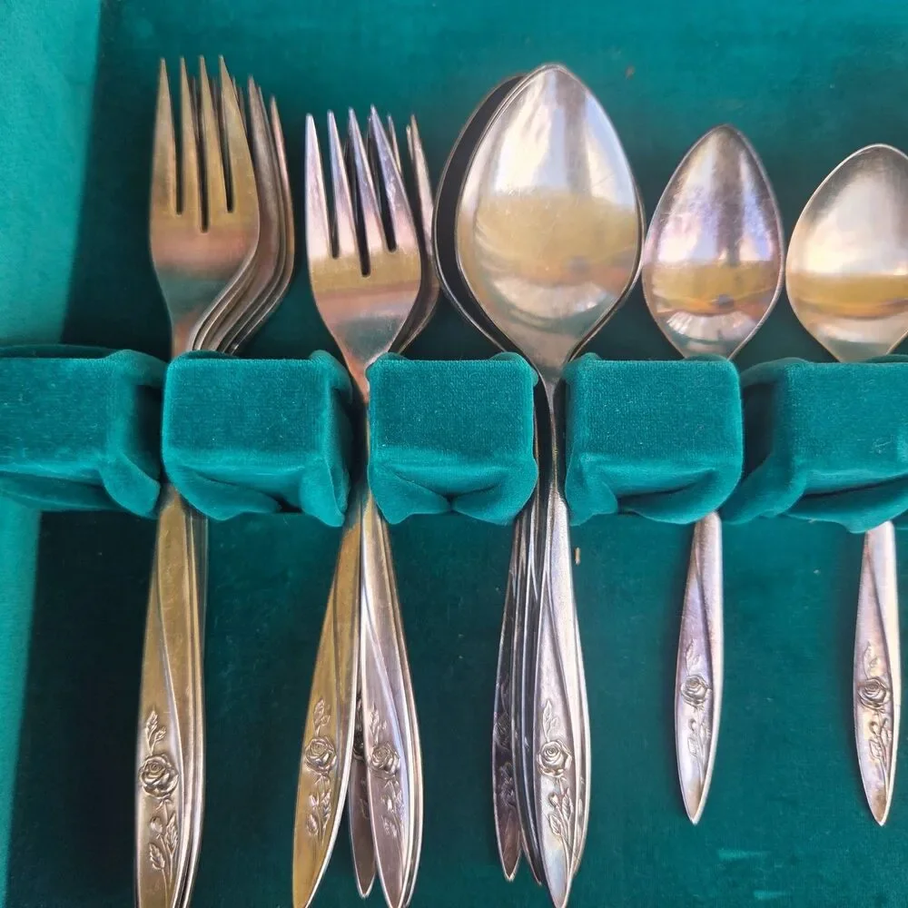 Vintage Community Silverplate Flatware 29pc Set Wood Chest Floral Pattern